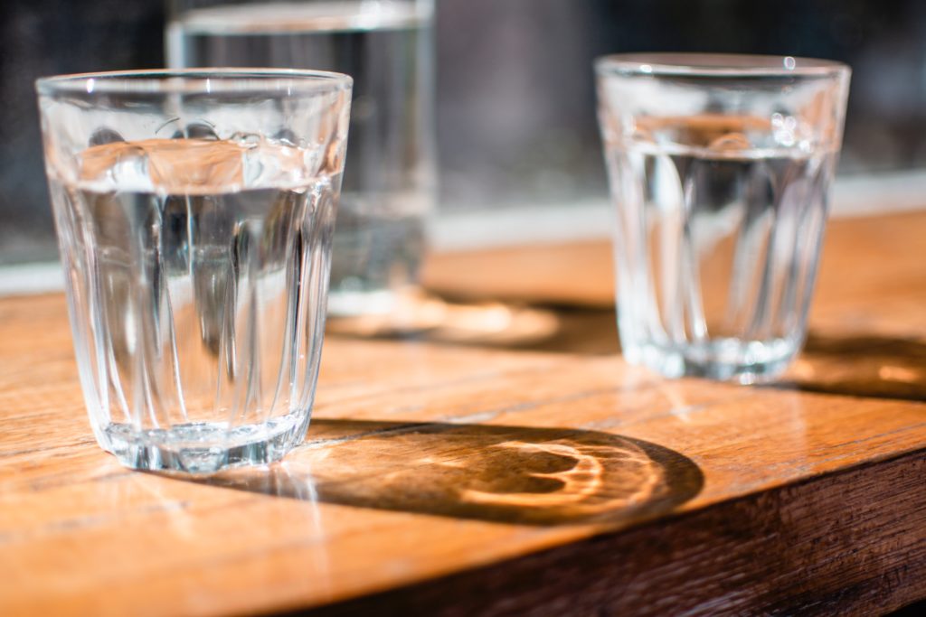 verre d'eau boisson